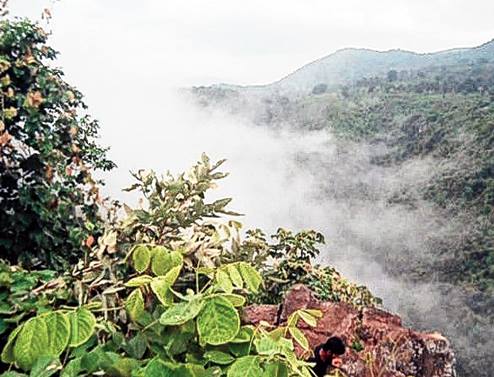 Wildodisha's tweet photo. It is almost impossible to imagine that a hot and torrid region like Odisha has a hill-station where it snows in winters,
#Daringibadi #odishatourism #wildodisha https://t.co/alX1kUTiK9 https://t.co/22Aj2yNMhM