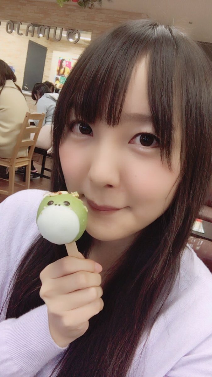 長久友紀 がっきゅ V Twitter きゃ この前ももすけの目の前でこの自撮り何枚も撮り直してたやつやで 汗