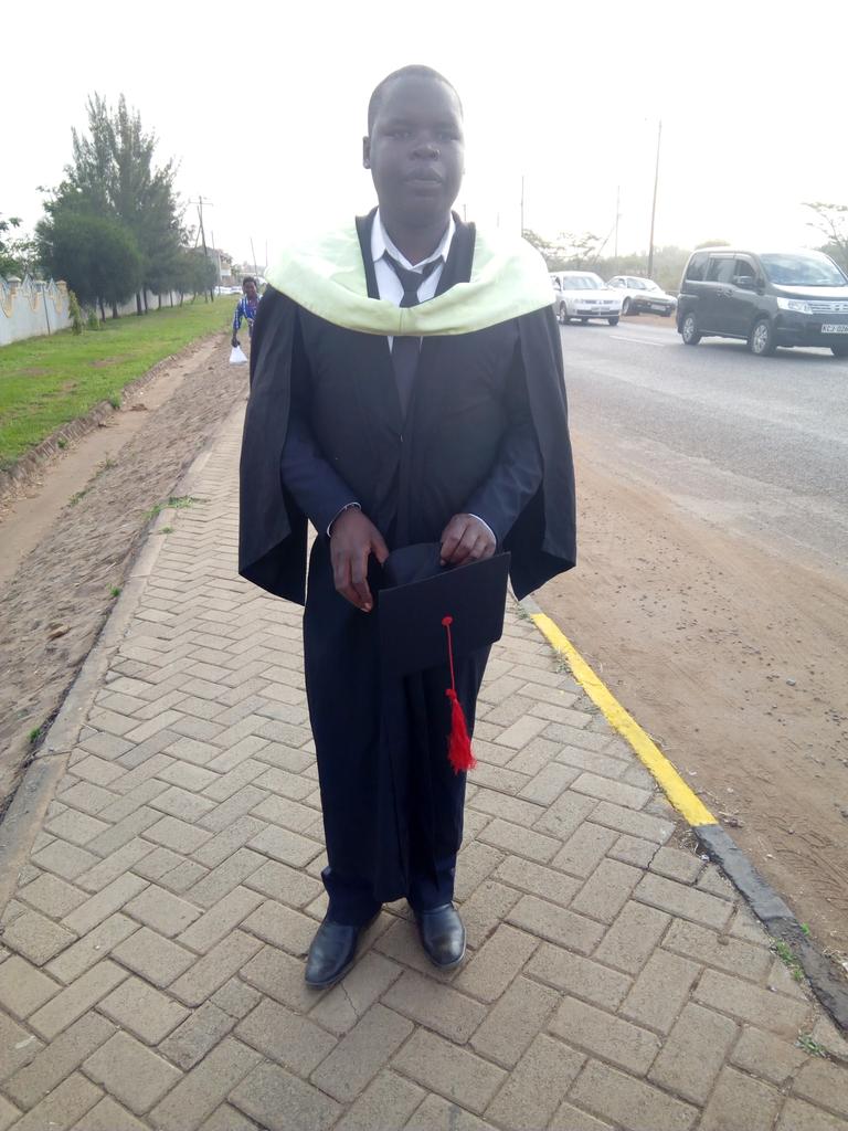 SaniJeff's tweet photo. #13thMKUGRADUATION
congradulation all graduants https://t.co/VtWR40lCjm