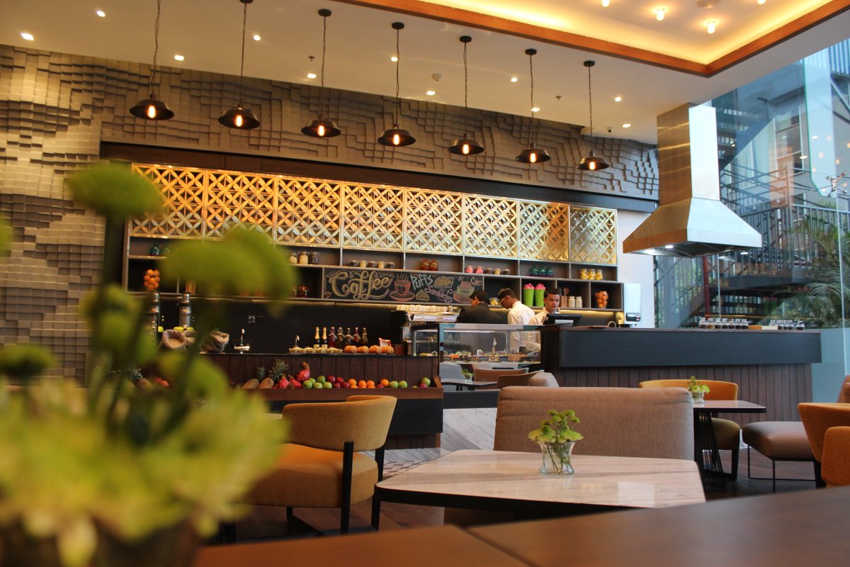 RenaissanceAhmd's tweet photo. When coffee dreams, it dreams of chocolate.. and nothing better than sharing with your loved ones #pureindulgence #friendsandfamily #coffeelovers #chocolate #coffeetime #discover #explore #experience #renaissanceahmedabadhotel #millandco https://t.co/rlILG159TL
