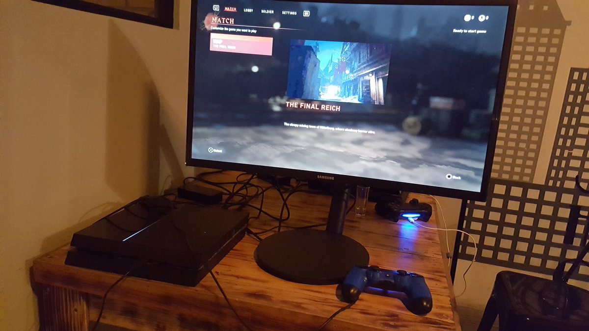 jezzylw's tweet photo. Hoy estuvimos @KpzinStereo, @TommyFritzen y yo en la posada de #G64XMAS jugando Call of duty y Nintendo snes y además me llevé unos stickers hermosos de Overwatch 😍 https://t.co/bedlzrd02d