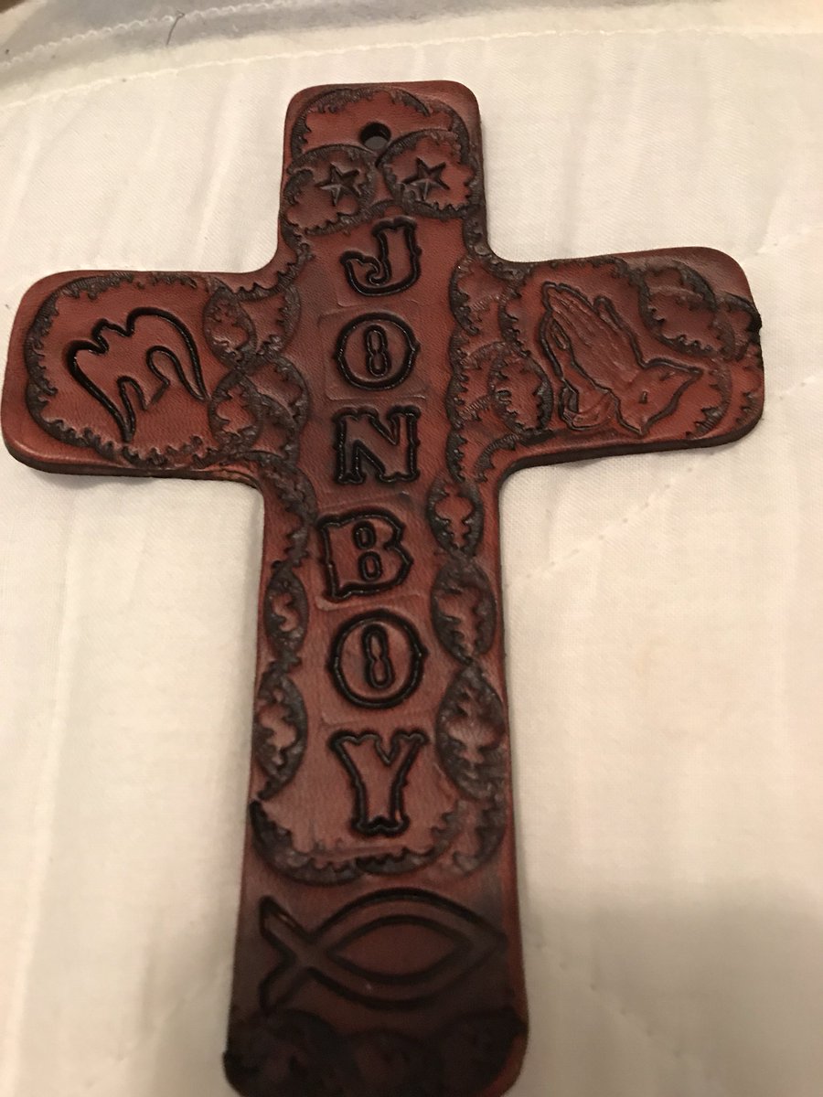 jlellasellas's tweet image. Having fun with my leather craft