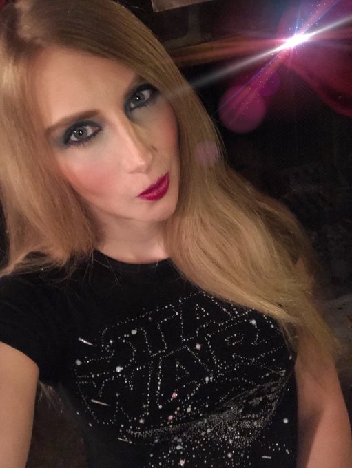 Yay for Star Wars! #TheLastJedi https://t.co/zAzyXWkqH3<a href="/tag/thelastjedi"class="tags">#TheLastJedi</a>