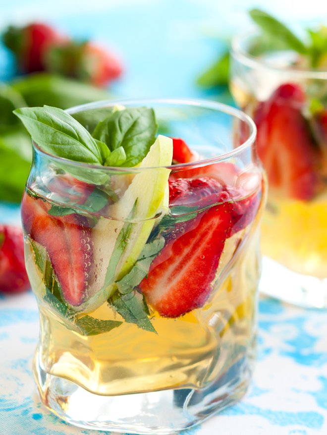 #FoodieFriday This festive season, make happy hour all about fruit-infused cocktails
bit.ly/2BsO1pm
#HappyHour 
#drinks