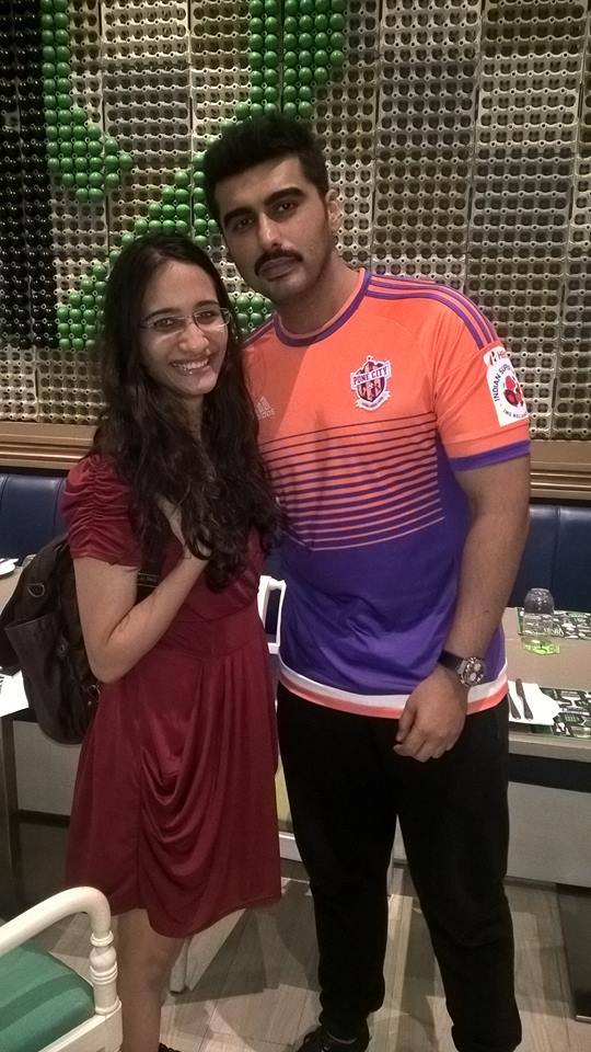 ArjunKapoorCafe's tweet photo. [INTERVIEW] @arjunk26 talks abt being the Brand Ambassador of @FCPuneCity ☺
#CremeMagazine DecemberIssue
Loving the intro @juilieklahare
"He's funny yet sincere,has that free spirited conduct,and is tremendously humble that will indeed make one's heart go tang tang..."😍❤👌 https://t.co/mATzmkotLc
