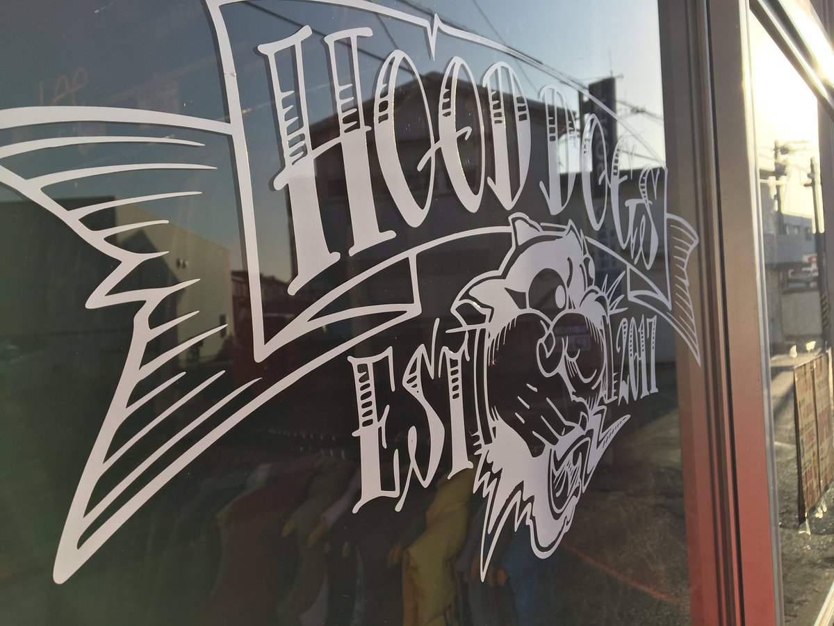 chiico_tunatuna's tweet photo. 先日openしたばかりのリョースケくんのお店に。やばい。かわいい。つか安すぎやろ!#HOODDOGS #古着屋 #hiroshima #fukuyama https://t.co/X3pB3OuIi0
