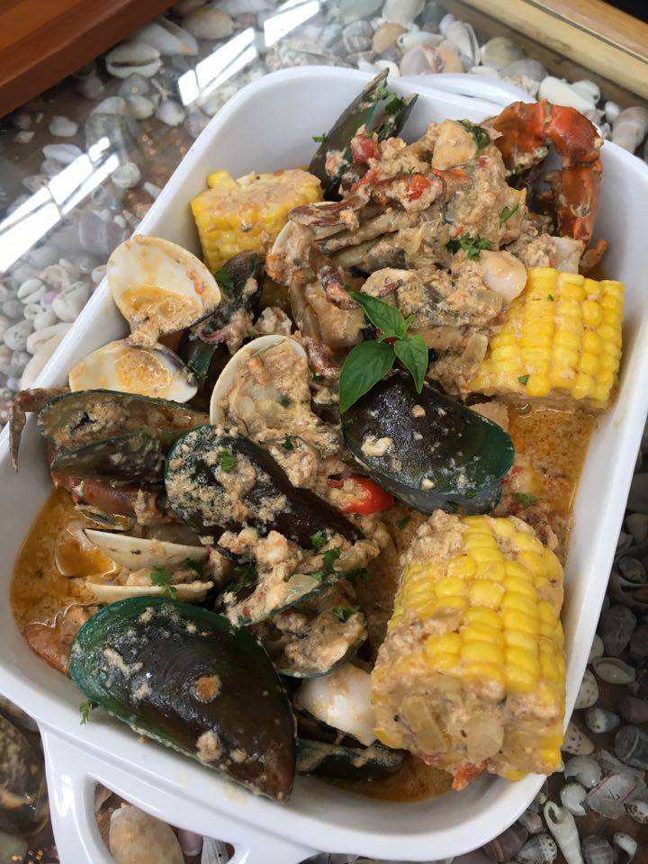 espacioverdeph's tweet photo. The weather maybe cold but we always have a warm, tasty and flavorful delicacies to excite everyone's appetite and seafood craving at Abuelo. Try our new dish, Seafood de Capiz, a perfect mixed of several seafoods put together to satisfy our luscious palate. https://t.co/rSXQqaYNfl
