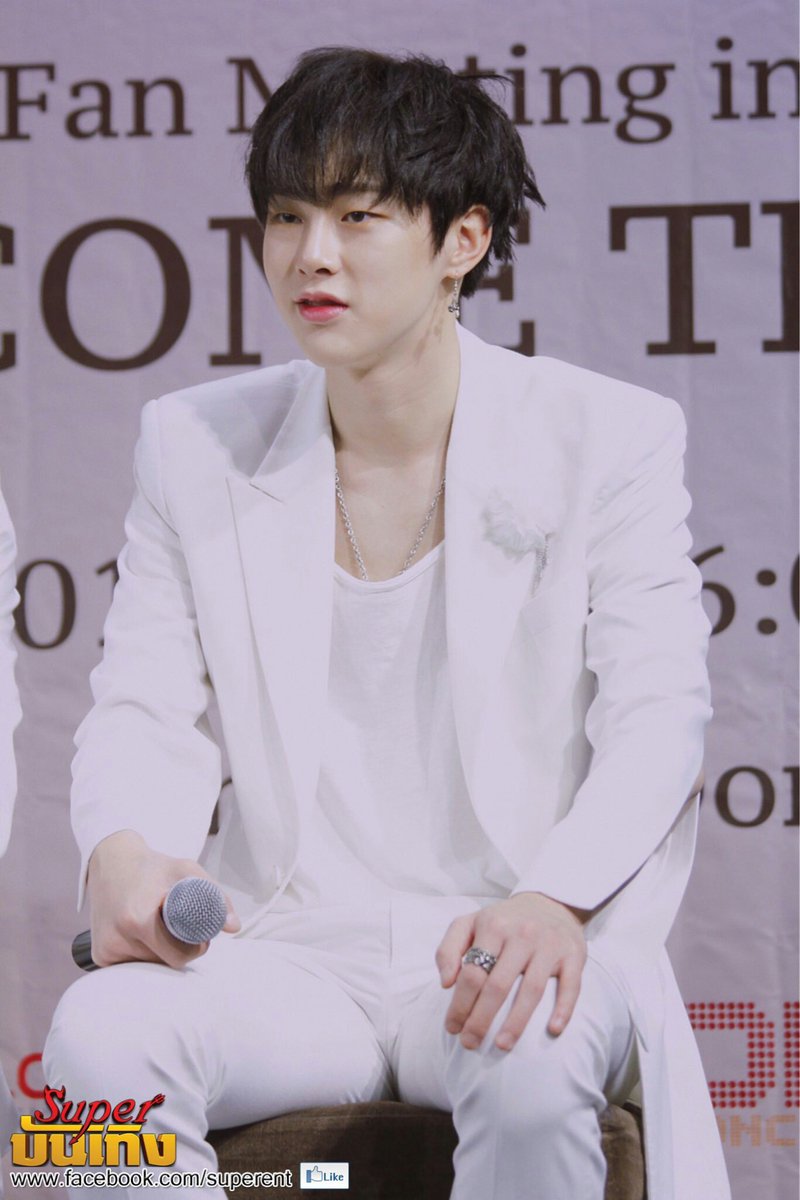 __YYzZ's tweet photo. กร๊าวใจชุดขาวๆใจบางไปหมด 
ฮยอนบินอ่าาา~ ดูทำหน้าอยากขยี้ 
#JBJComeTrueinBkk #HYUNBIN 💕 https://t.co/AijAkQkVHE