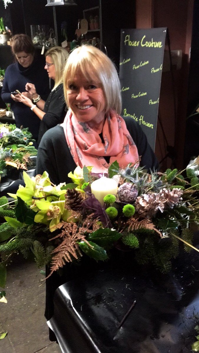 Flower_Couture's tweet photo. More pics from our #Christmas #candlearrangement #flowerclass #flowercoutureflowerschool #bingley #festiveflowers https://t.co/ob9NMIEZdO