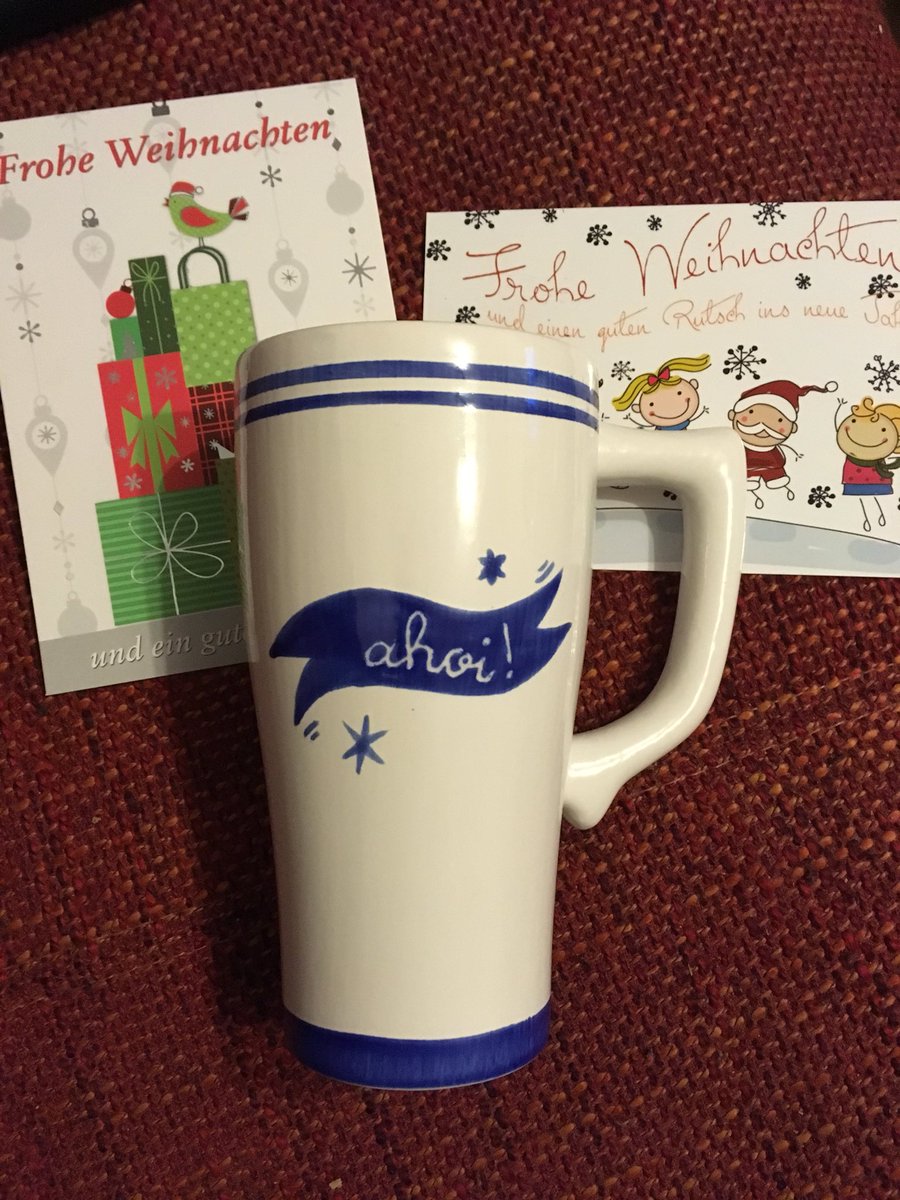 do_dorthe's tweet photo. Gestern war ein #freutag endlich kam mein neuer Autobecher von der @friesenfliesen (ich bin so #schockverliebt , ich werde wohl schnell einen Zweiten brauchen 😬) und wundervolle #weihnachtskarten #analogpost von den supertollen @Tavorlolli und @Eiserfrau 😘😘😘😘 https://t.co/3YaC3PSyhw