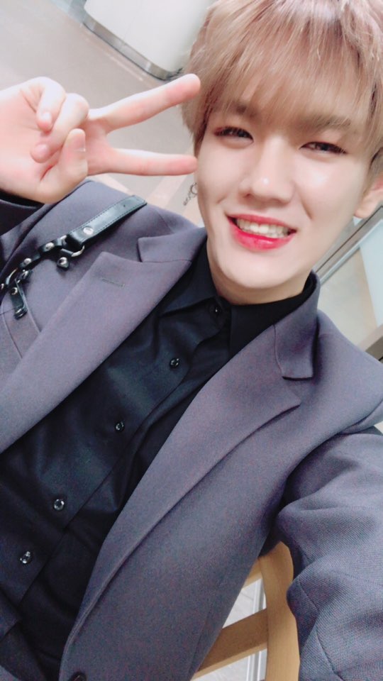 UP10TION's tweet photo. [#환희] 무대하고 왔어요><♡♡ 뭐 하고 있었어요?? https://t.co/qOZ3TjWMpl
