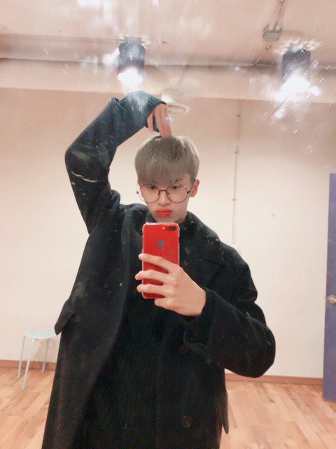 u10tupdates's tweet photo. <Fancafe Attendance check> 171215 #XIAO -
Honey10 I'll go and come back well ㅊㅊ https://t.co/0fEes7qYE7