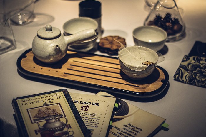 culturaleotopia's tweet photo. ¿El mejor plan para hoy? Disfrutar de una buena taza —o ensalada— de té en la mejor compañía @VeronicaHegar Feliz #DíaInternacionalDelTé 💚 🍵💚 @restaupablo #leonesp 
https://t.co/bev9BwJ4ys https://t.co/87eoeEMTY7