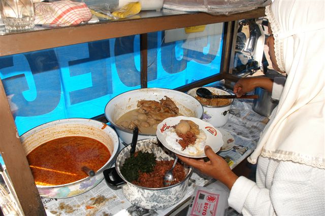 arieparikesit's tweet photo. #AyamWar #Magelang
- Ayam goreng Sigaluh dan sayur asemnya
- Bubur gudeg ayam suwir Jl. Tentara Pelajar https://t.co/K2DSbwPC9S