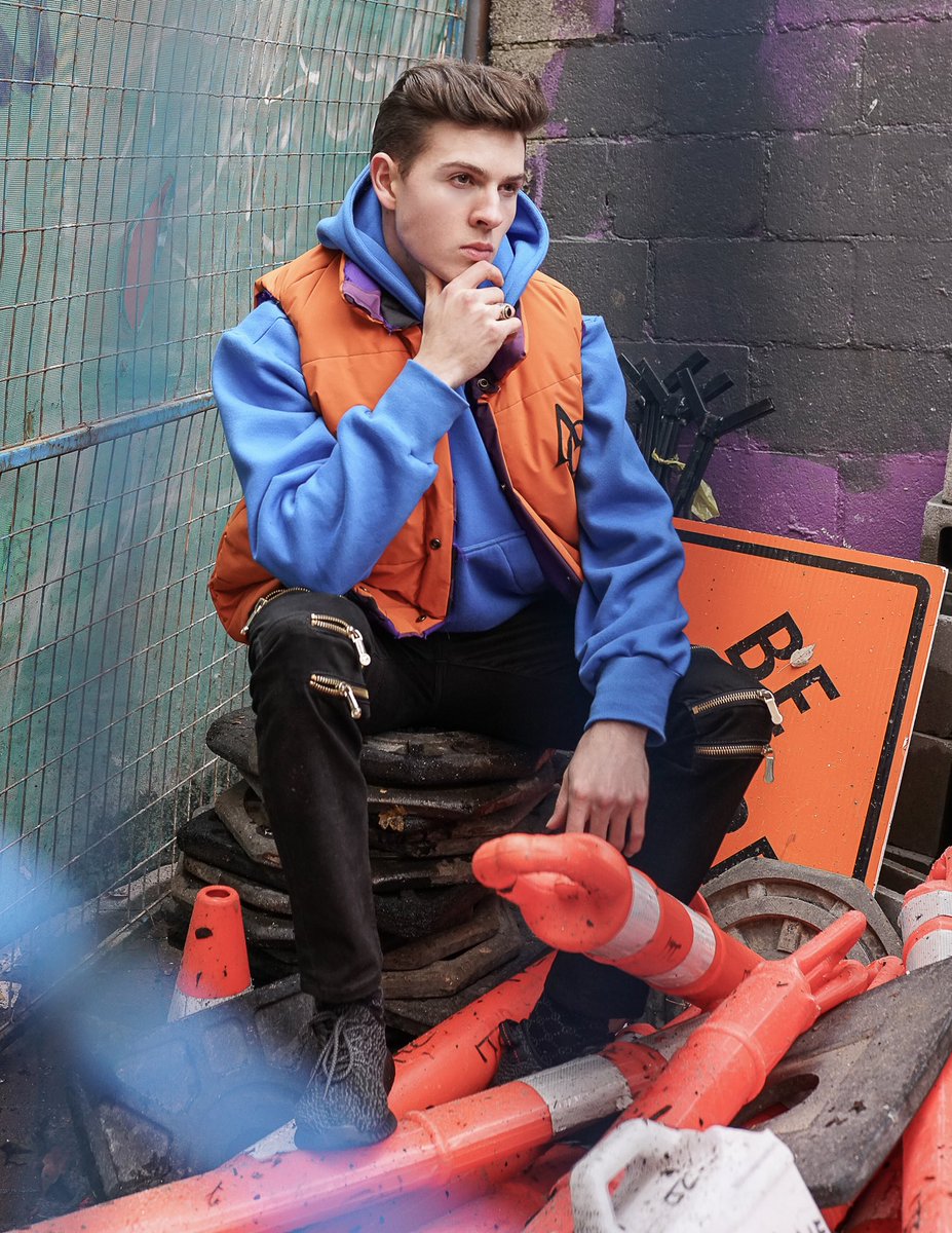 AustinOttone's tweet photo. Patch Camo.
This puffer best is the perfect layering piece for your wardrobe. The camo side is made up of individually cut pieces that are top stitched onto the vest. Flip side is a saturated Orange with the Austin Ottone logo. https://t.co/1anCCga9Ib