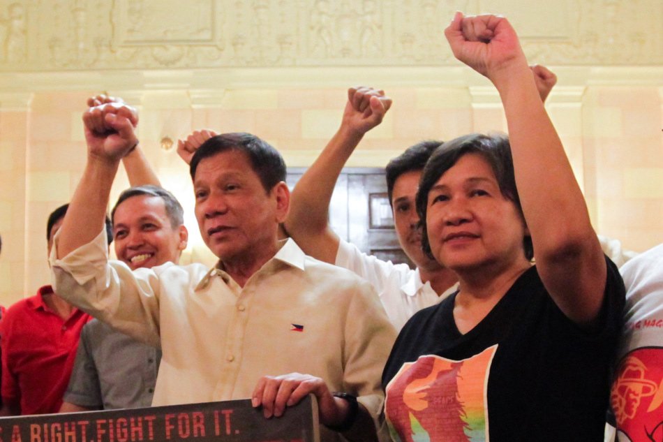 ReclaimEDSA's tweet photo. Galit sa disente pero sinuportahan ang mamamatay tao at kasapi ng oligarkiya.

Kaliwa. Ipokrito. Manggagamit. https://t.co/5gAAZcnSvO