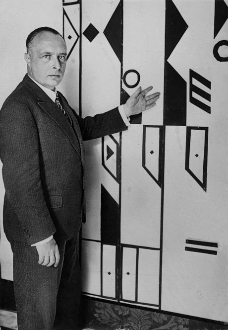 MartaCarrasco4's tweet photo. Un 15 de Dic de 1879 nace en Bratislava el maestro de danza, Rudolf von Laban. Creó el método Laban de notación coreográfica y fundó con Kurt Jooss  el Art of Movement Studio. @cdaea @Danzapuntoes https://t.co/hKZzV1MyZM