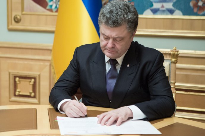 President Poroshenko extends mandate of MH17 crash investigation mission with the Netherlands bit.ly/2AKQxYQ #MH17