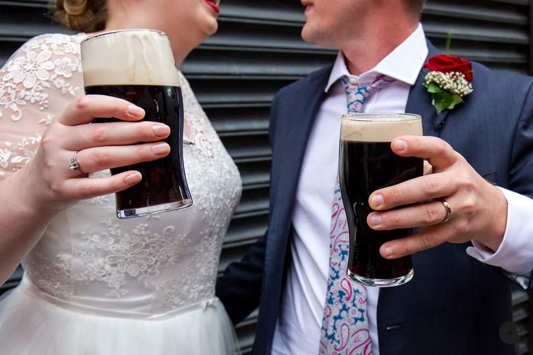 When Bríd &amp; Mike tied the knot <a href="/drurybuildings/">Drury Buildings</a> in #Dublin, enjoying their first Guinness as husband &amp; wife was top priority! I love couples who keep it real 💜 #2017faves