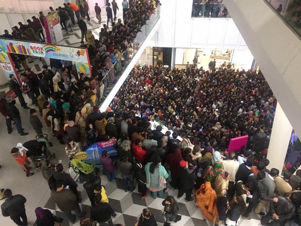locallylahore's tweet photo. Last Night Shopping Festival of Emporium Mall Lahore for the grand draw prize pool. 
#ShoppingFestival #LuckyDraw #EmporiumMall #Lahore #LocallyLahore https://t.co/gkRnwsbJpu
