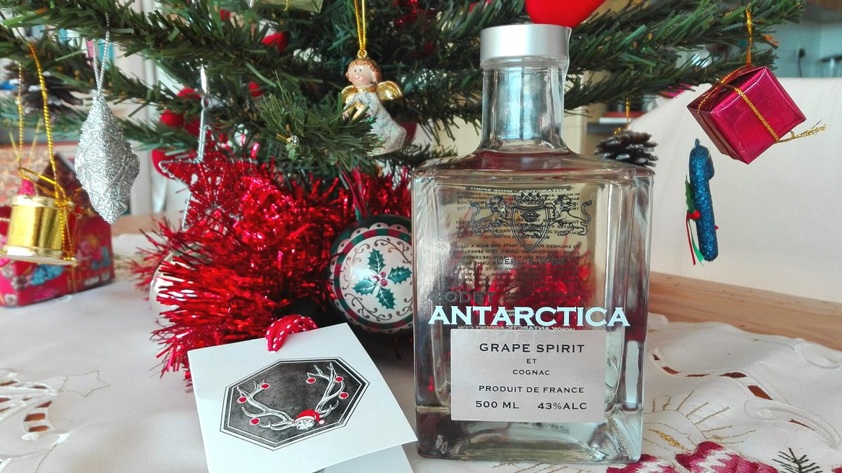 SabinePalfi's tweet photo. What a perfect gift!!! Thank you so much #trumanandorange @GodetCognacSA !!! https://t.co/RNpfWJsoAO