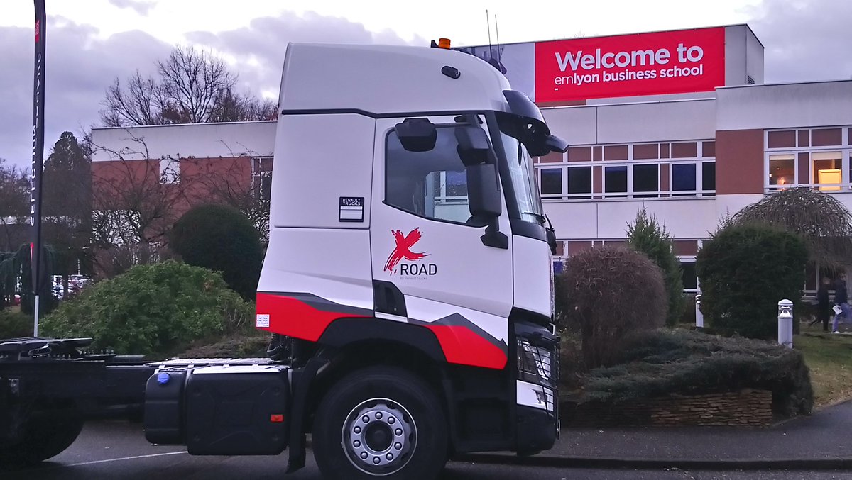 LaurentPoiretLP's tweet photo. emlyon partenaire de la transformation Renault Trucks https://t.co/GTMKNraZPw