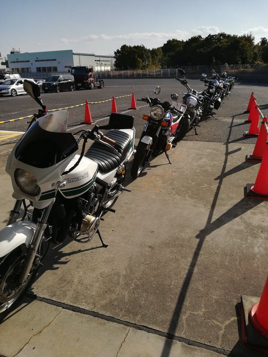 ZEPHYR400C2's tweet photo. ゼファー400🎉😉
2回目で車検受かりました構造変更だったので新規ラインも通しました＼(_ _)開始直前に着き書類うけとったのが１５時半┐('～`;)┌お疲れ様です😢⤵️⤵️ https://t.co/Y3qhkJtihU