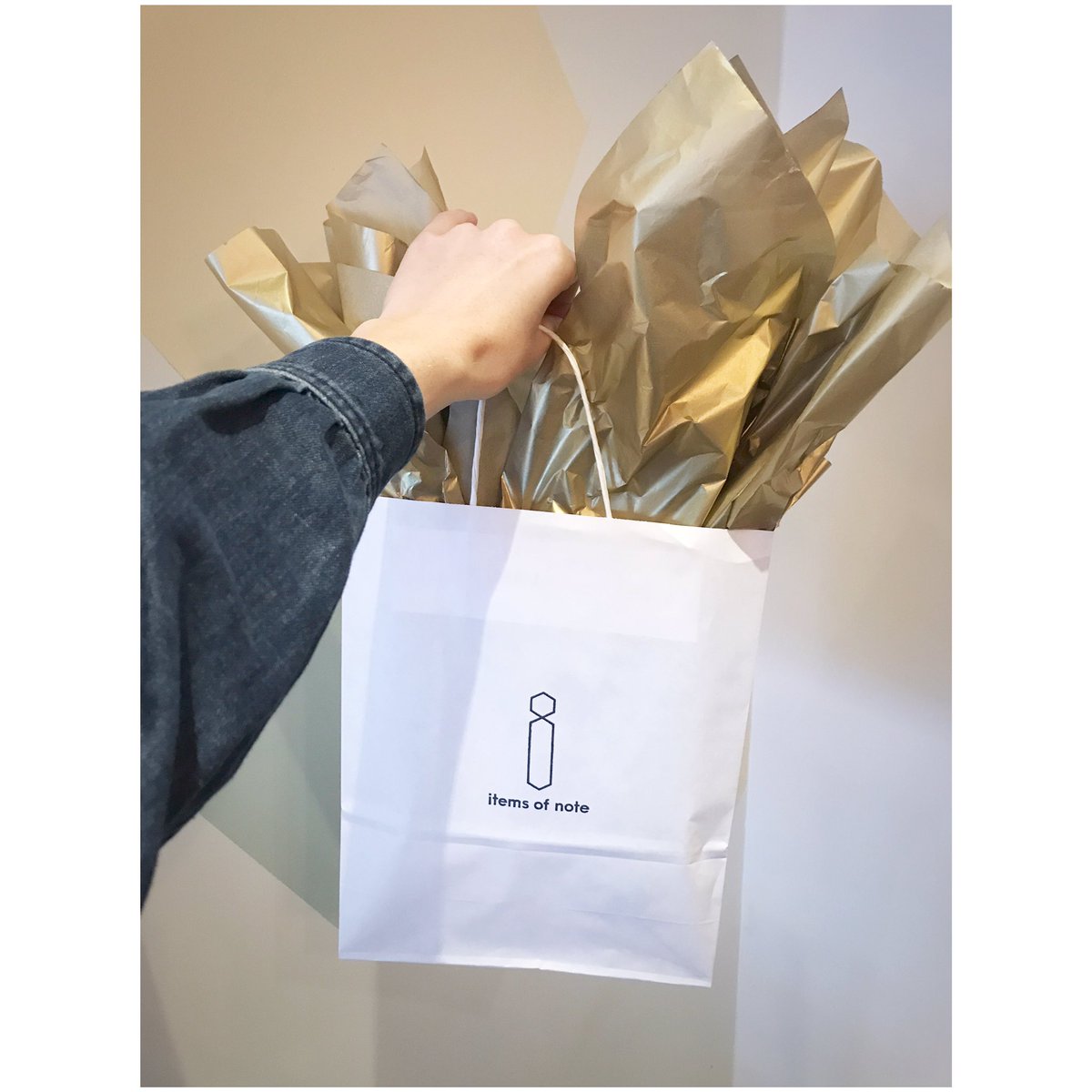 itemsofnoteuk's tweet image. Enjoy complimentary wrapping at our 2nd Christmas shopping pop-up THIS SUNDAY, 12-5pm downstairs @cornerkitchene7. We have all your last minute presents covered #books #ceramics #skincare #toys #stockingfillers #wrap #candles #accessories #jewellery #homeware #socks #forestgreat