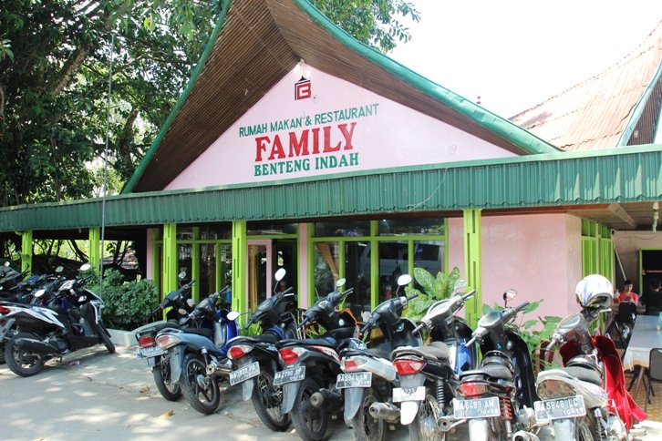 arieparikesit's tweet photo. #AyamWar #Bukittinggi #Minangkabau

- Ayam pop dr tempat asalnya, sambal tomat dan pucuk ubi
- Kalio jariang
- Dendeng balado

#KelanaRasaMinangkabau
29 Mar-1 Apr
Info WA 0812 8337 0817 https://t.co/nrbDxh2qDk