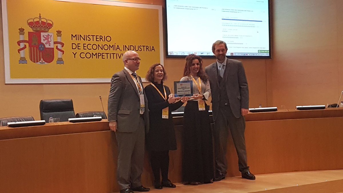 clustersivi's tweet photo. Ayer se nos otorgó a @ClusterAeice y a @clustersivi el Premio Nacional #Clusters2017 por nuestro proyecto AgeFriendlyEnvironments.
Premio para los asociados que están detrás de nuestras estructuras, sin ellos no sería posible tal colaboración, buen trabajo, gracias!!@ClustersES https://t.co/ZlRq8XGKeT