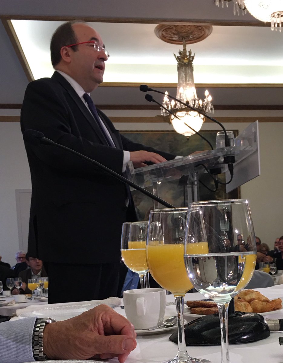 A l’esmorzar col.loqui de <a href="/NewEconomyForum/">New Economy Forum</a> escoltant <a href="/miqueliceta/">Miquel Iceta Llorens /🌹🇺🇳</a> presidenciable de <a href="/socialistes_cat/">Socialistes PSC/❤</a> amb <a href="/UnitsCat/">Units per Avançar</a> Una ptoposta des del catalanisme transversal, assenyat i socialment compromès.