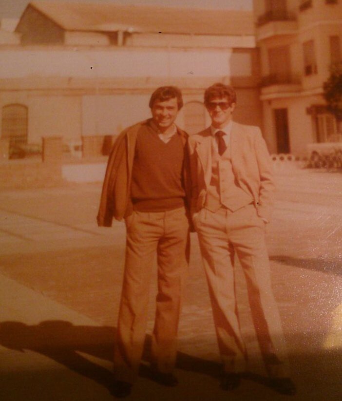 xandreu's tweet photo. Quan el periodista podia, també, ser amic dels futbolistes. Quins records de  #RàdioSabadellOM882. Paquito, Mora, Gala, Santi, Robert Elvira(2), Sala i Hans. @CESabadell @trayectfutbol #retornCES #CES114 https://t.co/vHK0iw7u4D