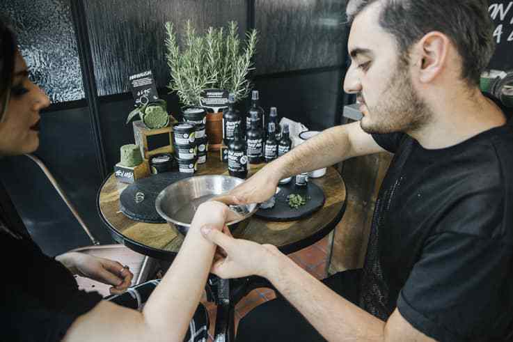 insidertrends's tweet photo. Why empowering your #retail staff should be on your agenda - https://t.co/VvgbrNijqa https://t.co/VuF44eUHGW