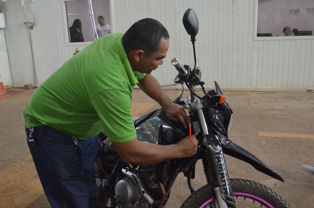 informam que excepcionalmente nesta sexta-feira, 15, a distribuição de senhas para o serviço de vistoria de veículos será realizada apenas até às 13 horas e o atendimento até 14 horas.