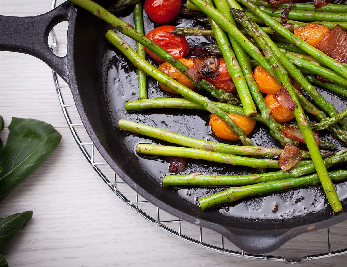 GadgetFlow's tweet image. Now on Kickstarter: Cast Iron #Skillets by @FairCookware thegadgetflow.com/portfolio/cook… These high-quality cast iron skillets use proper material and size selection to ensure optimal heat retention. #cookware #KitchenAid