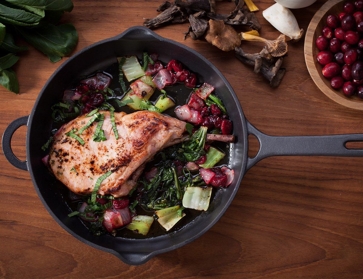 GadgetFlow's tweet image. Now on Kickstarter: Cast Iron #Skillets by @FairCookware thegadgetflow.com/portfolio/cook… These high-quality cast iron skillets use proper material and size selection to ensure optimal heat retention. #cookware #KitchenAid