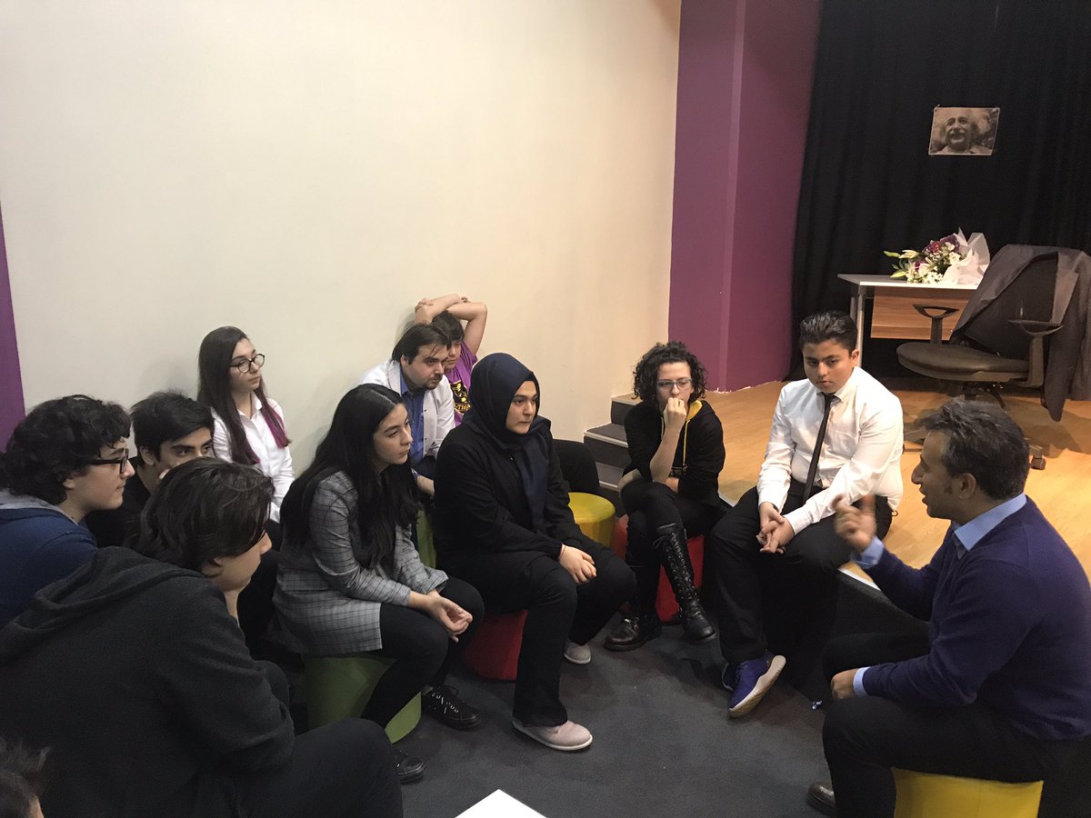 Cern Laboratuvar 'ında görevli değerli hocamız Prof.Dr. Mithat Kaya , kariyer günleri kapsamında Dragos Uğur Anadolu Lisesinde...