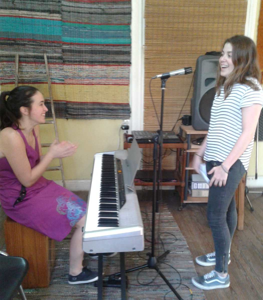 Ensayando para el Concierto de Alumnos en el Espacio Cultural Carlos Gardel 
#enseñanzadeinstrumento 
#canto
#piano
#guitarra 
#bateria