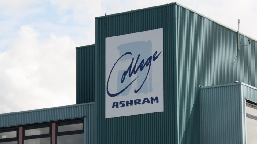 Leerlingen Ashram lopend van Utrecht naar Alphen voor goede doel bit.ly/2AyB0ao #alphen <a href="/AshramCollege/">Ashram College</a>