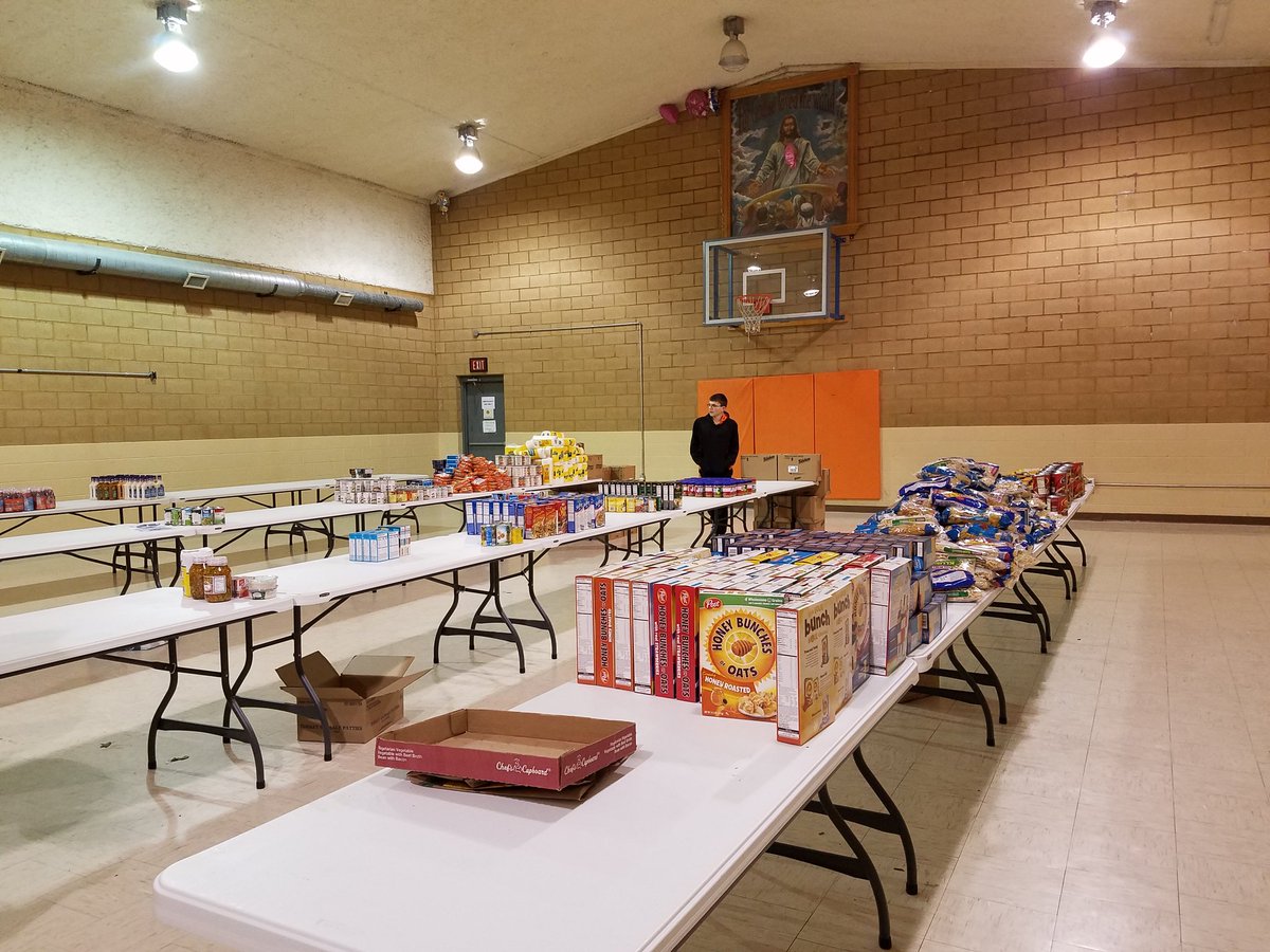 Byesvile_Club's tweet photo. #ByesvilleRotary. Tables are starting to be filled. Hope there is more to come. We have 200 to feed. #6690 https://t.co/zXUQyuHdqm