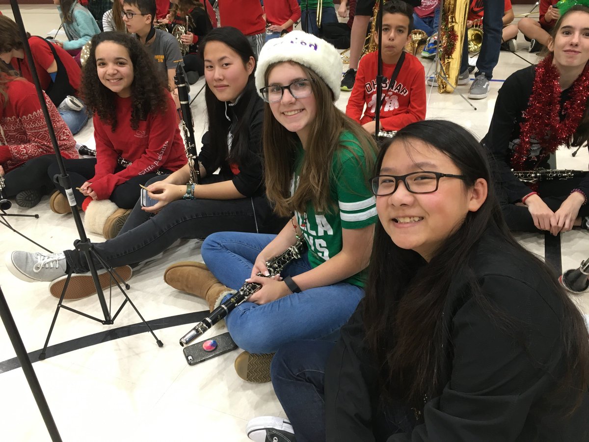 RogersMSBand's tweet photo. Some more great memories from our 2017 Elementary Tour!!!! #FineArtsRock #PISDRocks #SpreadingHolidayCheer https://t.co/oKSk7R3xrY