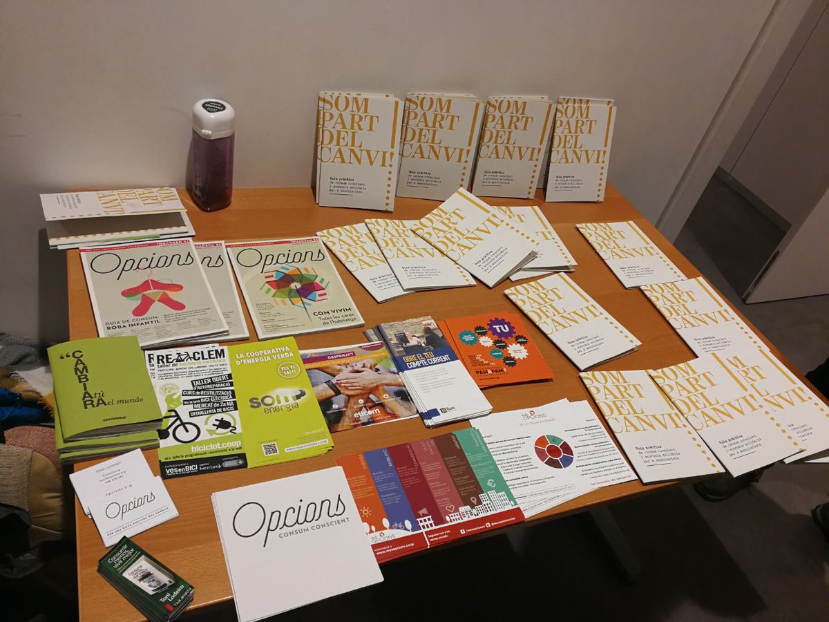 tonilodeiro's tweet photo. Presentació de "#SomPartDelCanvi, guia pràctica de consum conscient i economia solidària per associacions" (útil també per particulars i organitzacions en general).
Ressenya i guia en pdf: https://t.co/gcnBcN9QKn
Ahir a @calabria_66 amb @davguardia de @ServeiCivilCat i @GrupEcos https://t.co/KAvVyCYCR3