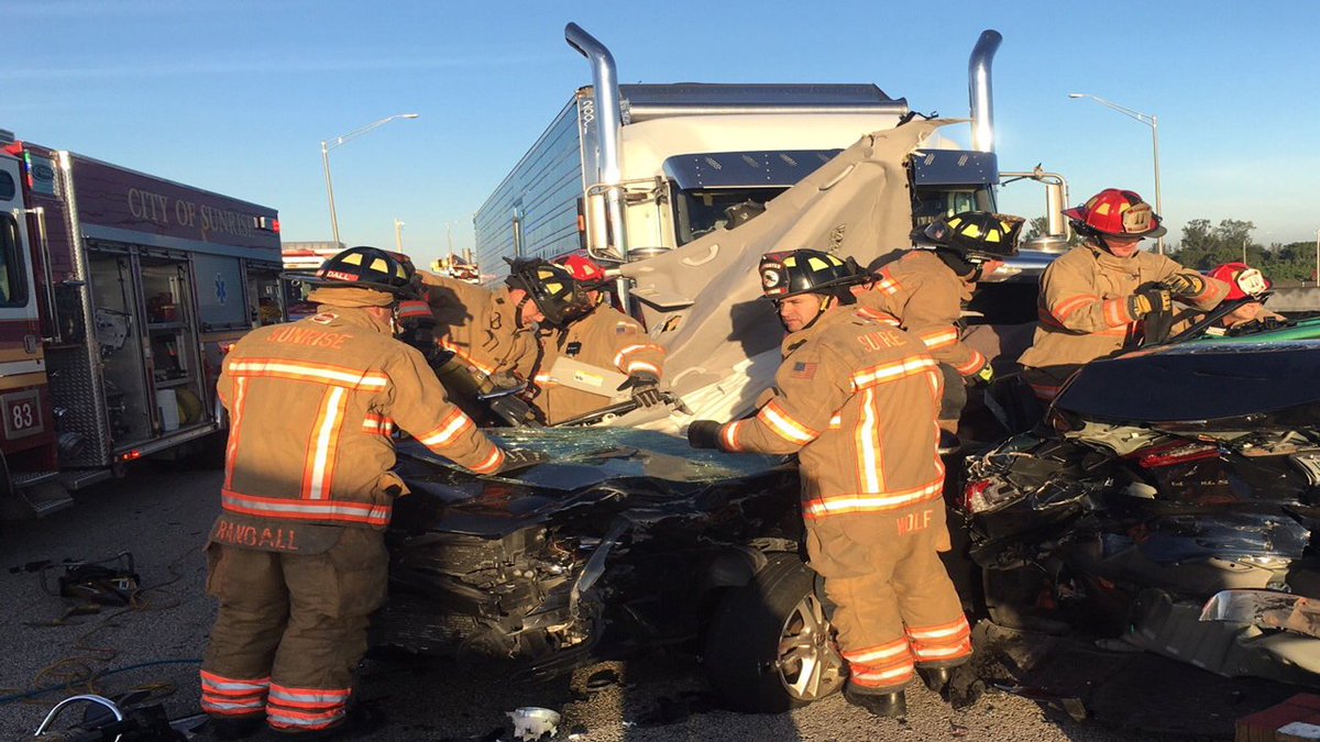 Pair of crashes blocks I-75 ramp to eastbound I-595 bit.ly/2ofjg1V?utm_so… https://t.co/7vph5n3Kfb