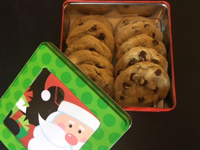Indiana_Grown's tweet photo. The tin is cute enough, but don't miss out on Sandy's Cookies inside! Find these tasty gifts and more online at https://t.co/4KnV6CoOn2. #shopIndiana #IndianaGrown https://t.co/vQTgF2f1hN