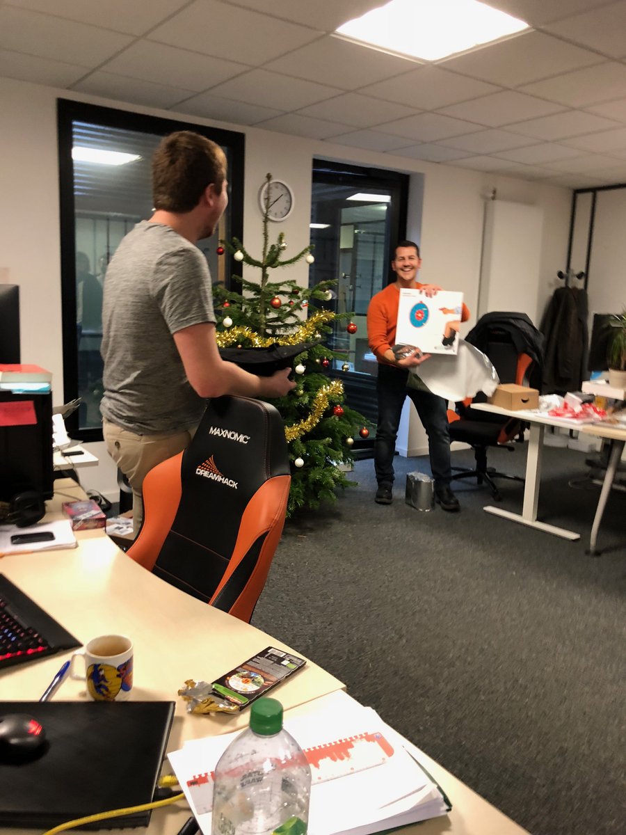 coaxys's tweet photo. C'est noël avant l'heure chez @coaxys  ! Qui n'a pas été sage cette année ?? 🎅🏽🎄#Noel #Rouen #entreprise #Sapin #cadeaunoel #cadeau https://t.co/geroWUBqw7