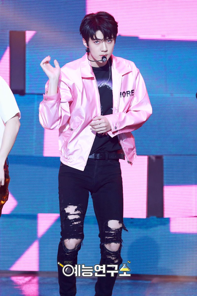 milkteu's tweet photo. that outfit on sehun was made for him ㅠㅠ the pink jacket and those ripped jeans just suit him really well 💕 https://t.co/8pHJDeaKKs