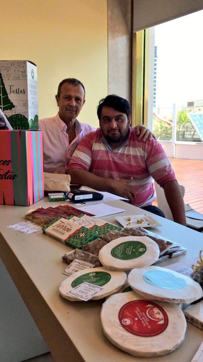 VMoralesGorleri's tweet photo. Un grupo de Emprendedores de Nuestra Tierra estuvo en @Accenture_AR participando de una feria para sus 2.000 empleados. Apostemos por el talento y el valor de lo nuestro #CompreSocial #ResponsabilidadSocial https://t.co/qFlaHSXmRb