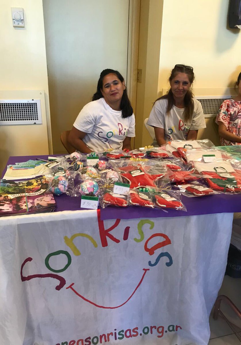 VMoralesGorleri's tweet photo. Un grupo de Emprendedores de Nuestra Tierra estuvo en @Accenture_AR participando de una feria para sus 2.000 empleados. Apostemos por el talento y el valor de lo nuestro #CompreSocial #ResponsabilidadSocial https://t.co/qFlaHSXmRb
