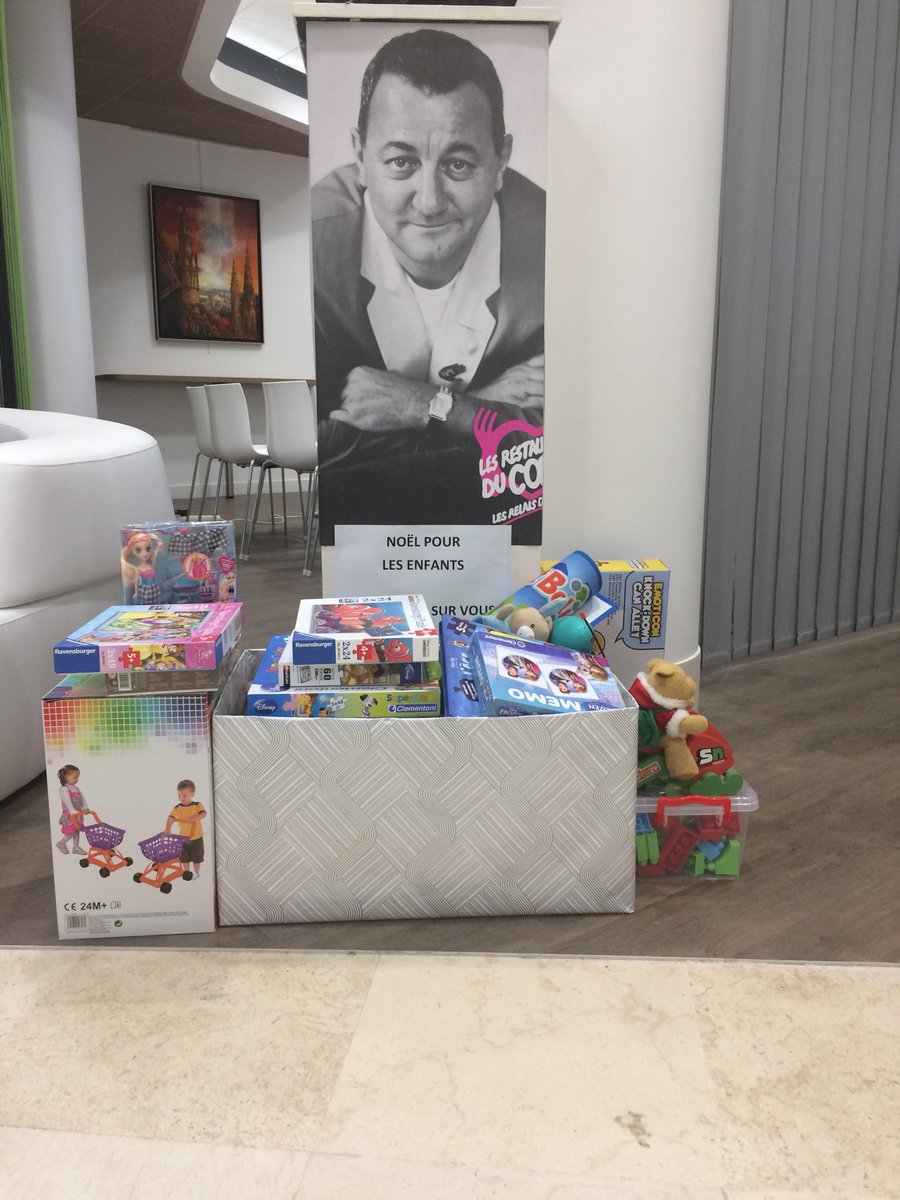 OMartroi's tweet photo. Un grand merci à tous pour les nombreux cadeaux déposés à @OMartroi au profit des @restosducoeur il est encore temps de faire des enfants heureux avant Noël https://t.co/Zr4isYeoZp