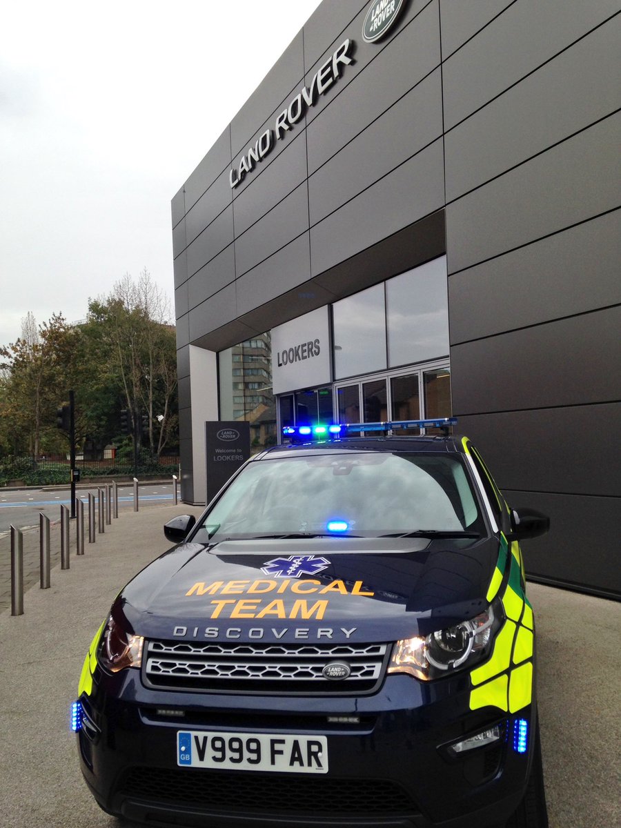 Introducing one of our new fast response vehicles from <a href="/LookersLR/">Lookers Land Rover</a> <a href="/LookersGroup/">Lookers</a> <a href="/LandRover/">Land Rover Discovery</a>_UK @LandRover @LandRoverUKPR #Landrover #DisvoverySport #FRU #ambulance #paramedic #nurse #doctor #criticalcare 🚑